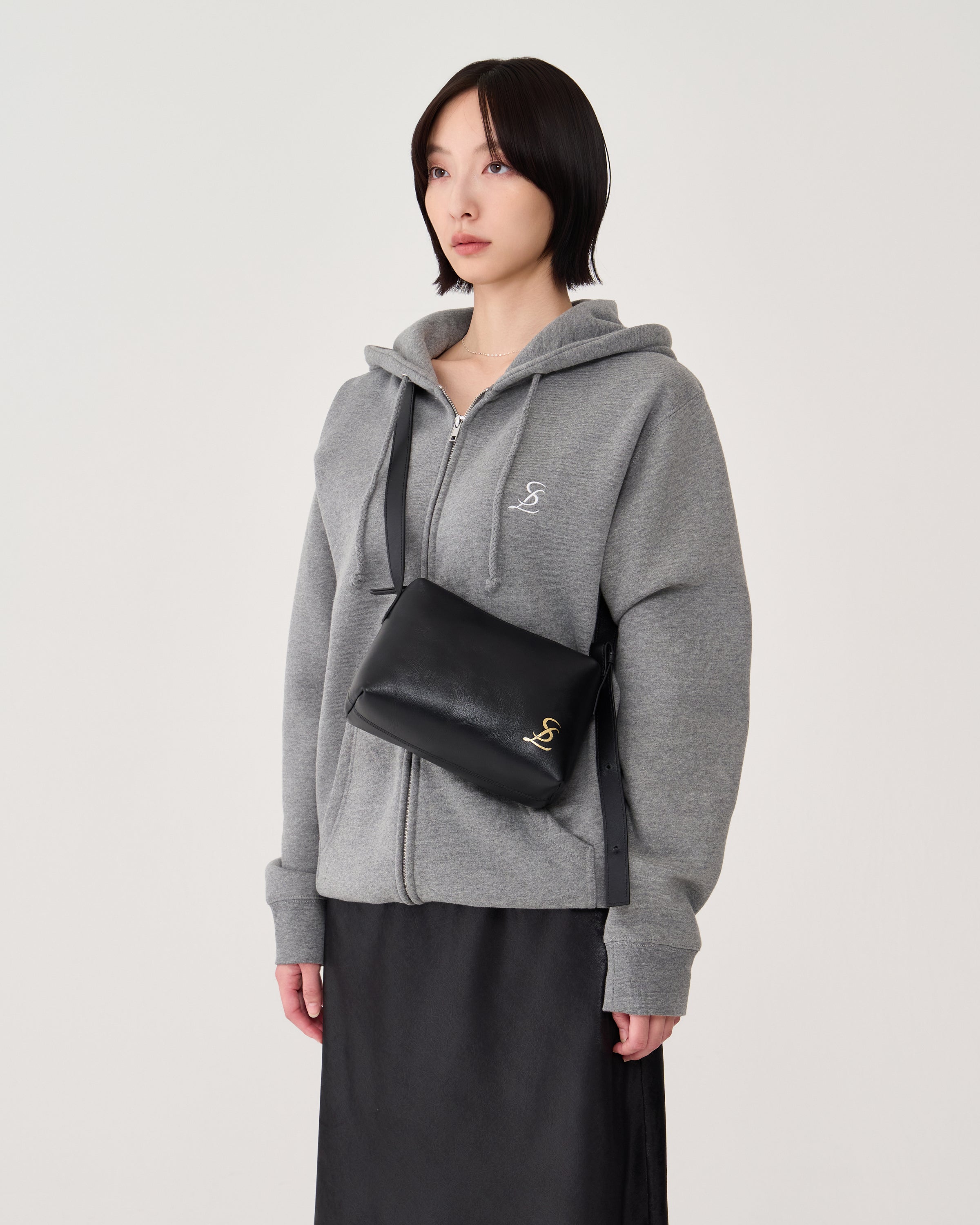 n.ssignカズタSULA黒 レザー ショルダーバッグ n.ssignカズタSULA黒 レザー ショルダーバッグ Curve leather bag | SULA