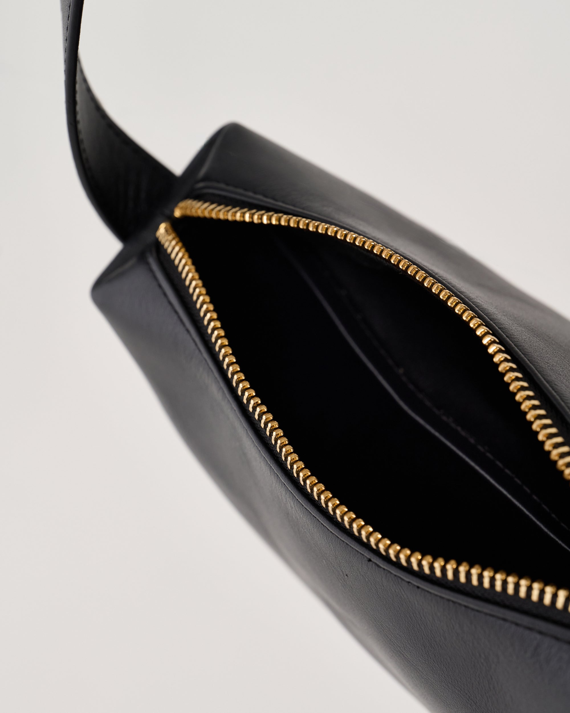Curve leather bag